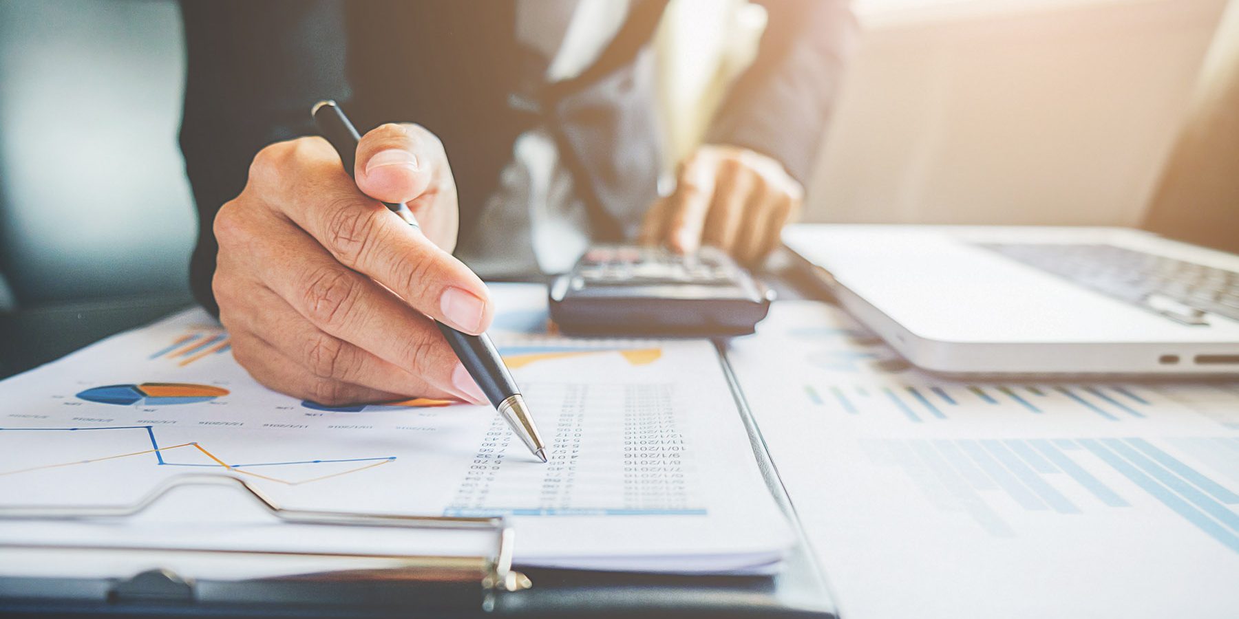 cooperation-analyst-chart-professional-paper-economics copia
